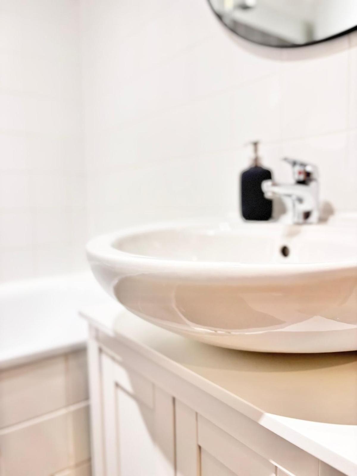 Aura Living Apartment