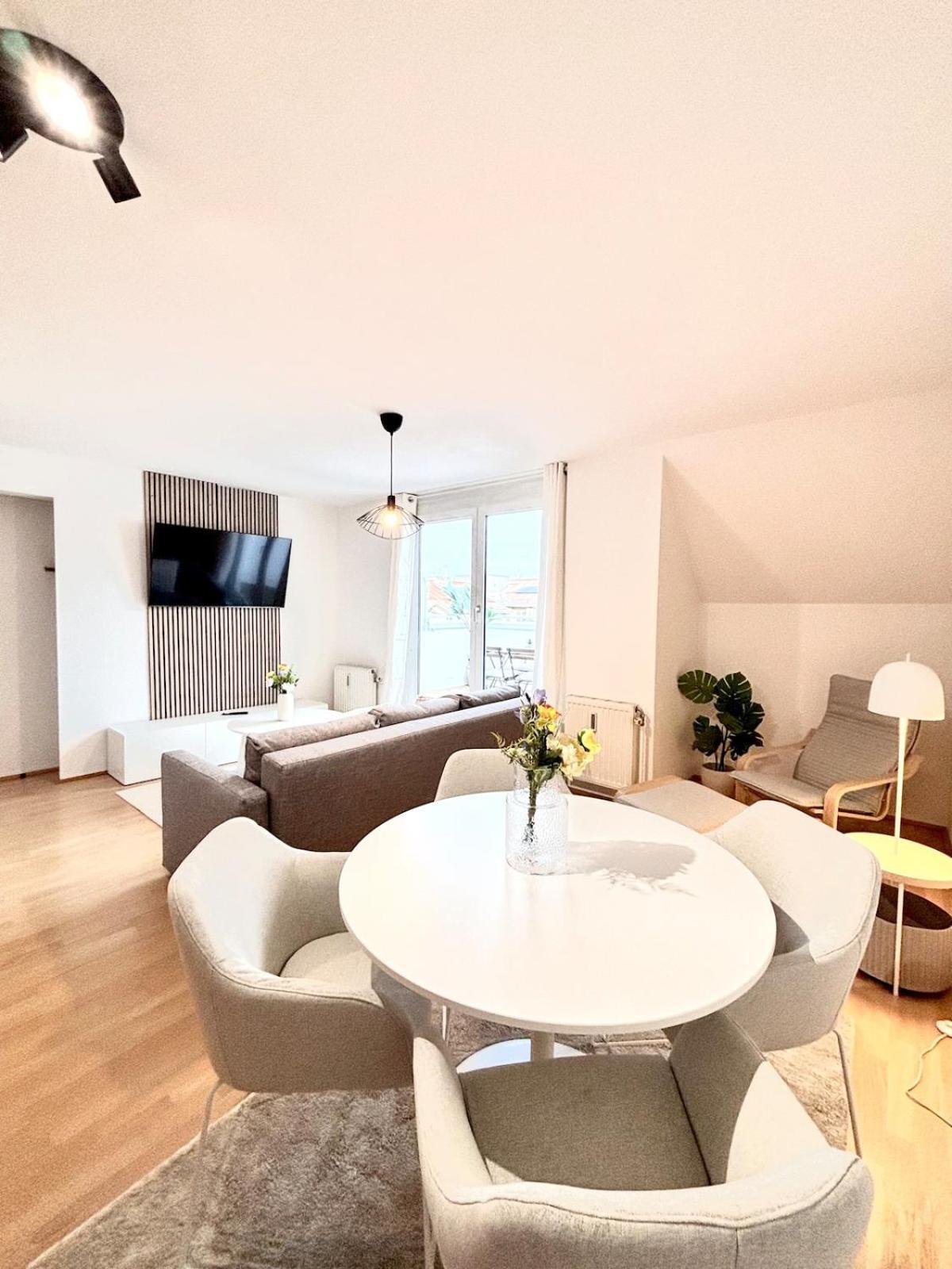 Aura Living Apartment *
